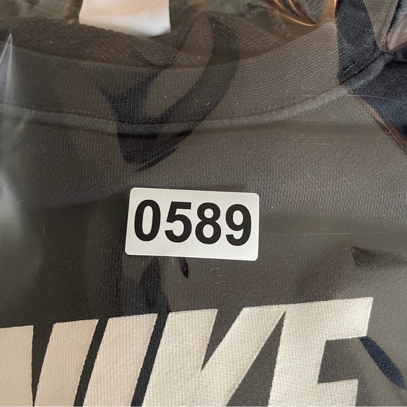 Nike Sportswear Crewneck Sweatshirt 'Essential' in Black Size Large 20589 - Picture 8 of 8